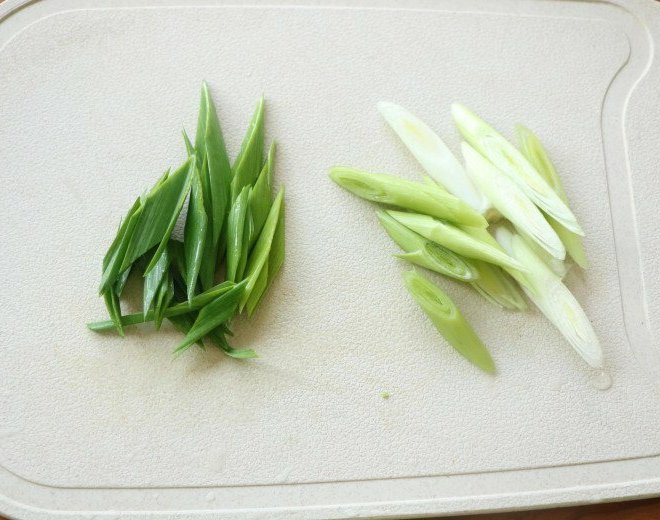 Sáng chẳng biết ăn gì, làm ngay đĩa miến xào rẻ tiền nhưng siêu đủ chất