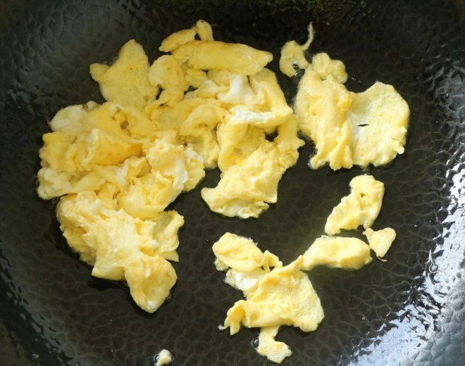 Sáng chẳng biết ăn gì, làm ngay đĩa miến xào rẻ tiền nhưng siêu đủ chất