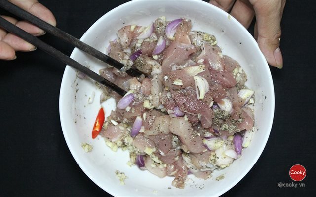 Thịt nạc kho tiêu