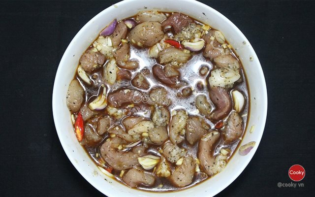 Thịt nạc kho tiêu