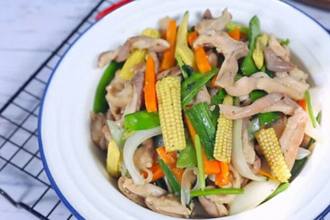 Xào dạ dày heo có nên chần trước? Nhiều người làm sai bảo sao món ăn không ngon