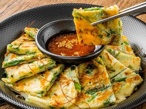 banh xeo truyen thong da xua roi thu lam 3 mon banh xeo doc dao nay ngon ngat ng Bánh xèo truyền thống đã xưa rồi, thử làm 3 món bánh xèo độc đáo này, ngon ngất ngây ăn ‘cực đỉnh’