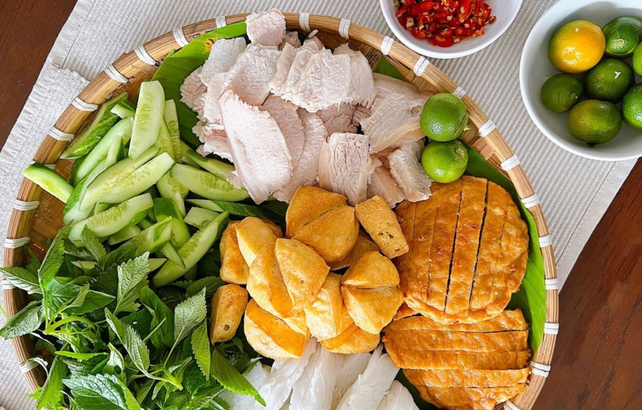 Mẹt bún đậu chuẩn như ngoài tiệm của mẹ Hà Tăng