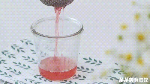 Nước chanh mà pha thế này thì vừa ngon đẹp lung linh vừa giúp da trắng mịn căng mướt, chị em phải thử ngay thôi!