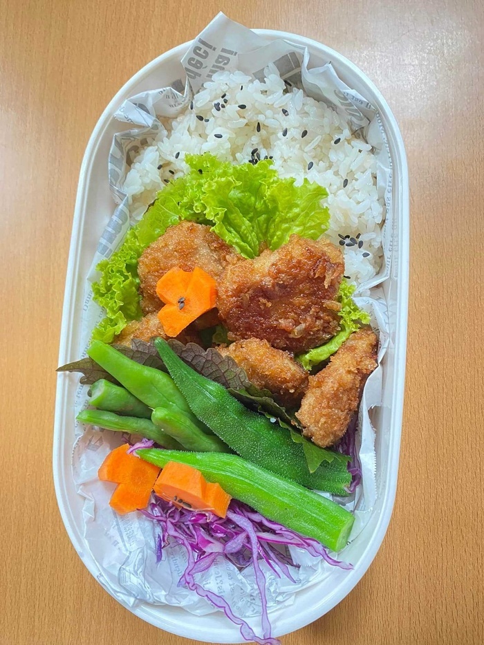 10X đảm đang mỗi ngày đều chăm chỉ vào bếp chuẩn bị cơm hộp bento ngon mắt mang đi làm, không ngại vất vả còn nấu cho cả đồng nghiệp