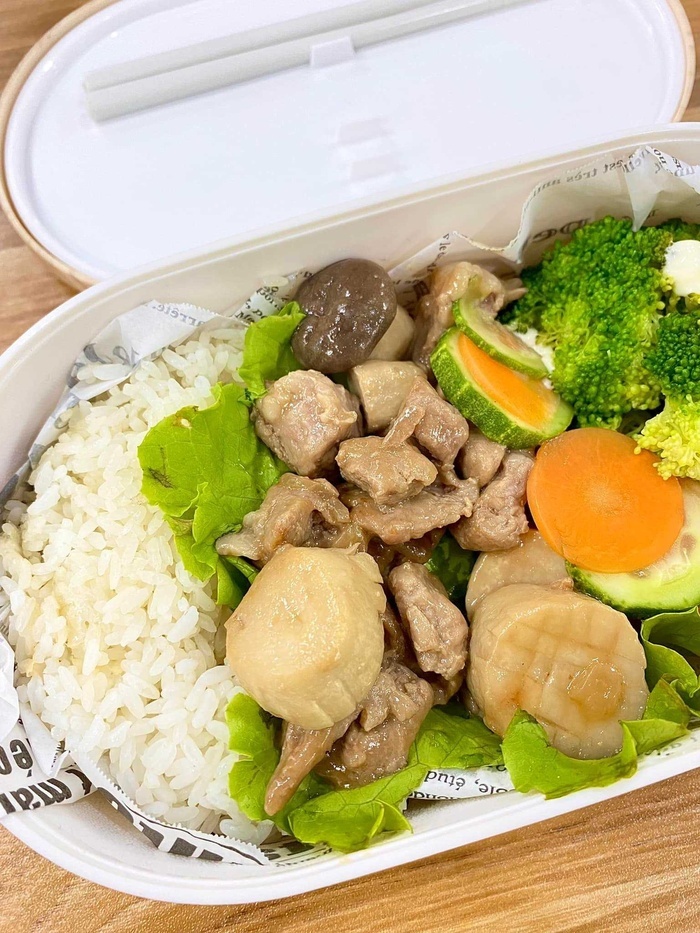 10X đảm đang mỗi ngày đều chăm chỉ vào bếp chuẩn bị cơm hộp bento ngon mắt mang đi làm, không ngại vất vả còn nấu cho cả đồng nghiệp