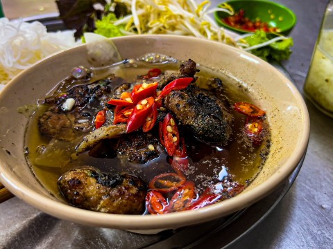 bun cha ha noi va nhung buoi trua tan cham Bún chả Hà Nội và những buổi trưa tan chậm