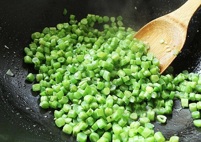 Đem xào đỗ với thịt băm kiểu này vừa đơn giản lại ngon miệng, cả nhà thi nhau xới cơm
