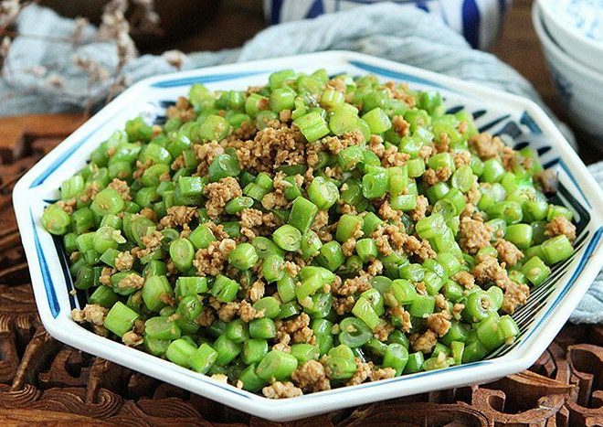 Đem xào đỗ với thịt băm kiểu này vừa đơn giản lại ngon miệng, cả nhà thi nhau xới cơm