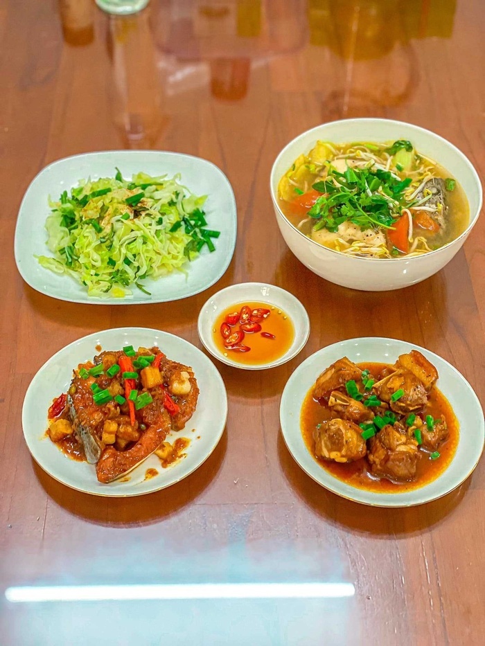 Mẹ 8X nấu loạt mâm cơm đẹp mắt, ngon miệng: 'Phụ nữ biết nấu ăn cũng có cái hay, nó là lửa để giữ hạnh phúc'
