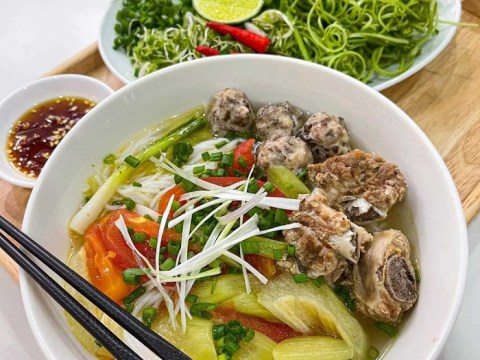 me dam chia se cach lam bun suon chua don gian nhanh gon la mieng ma ngon kho cu Mẹ đảm chia sẻ cách làm bún sườn chua đơn giản, nhanh gọn lạ miệng mà ngon khó cưỡng cho ngày hè