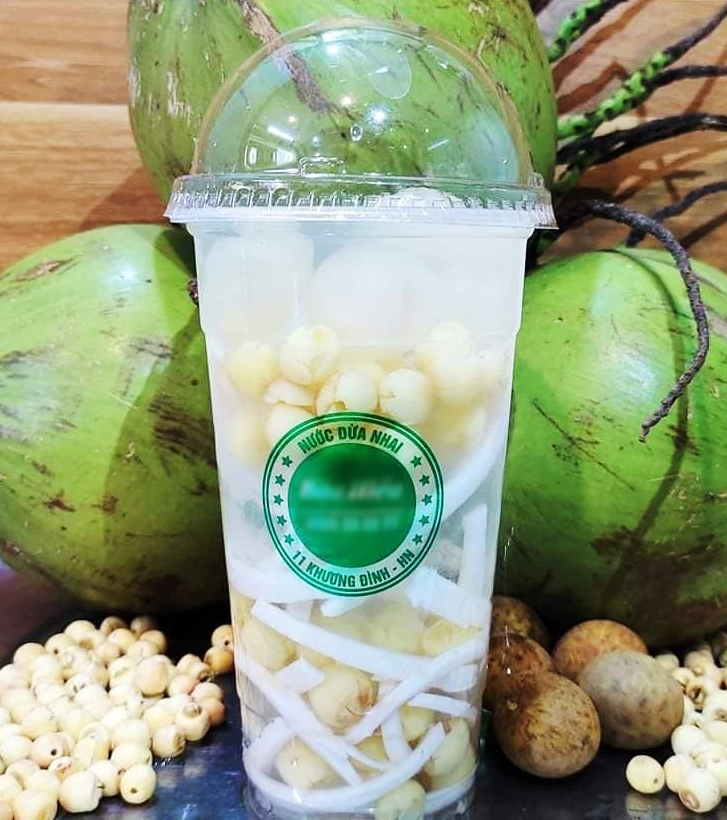 Trào lưu 'nước dừa nhai' giải khát mùa hè