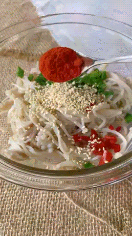 Nấm kim châm chế biến thế này thì ngày nào ăn cũng không thấy ngán, vừa ngon vừa có cả ngàn lợi ích cho sức khỏe