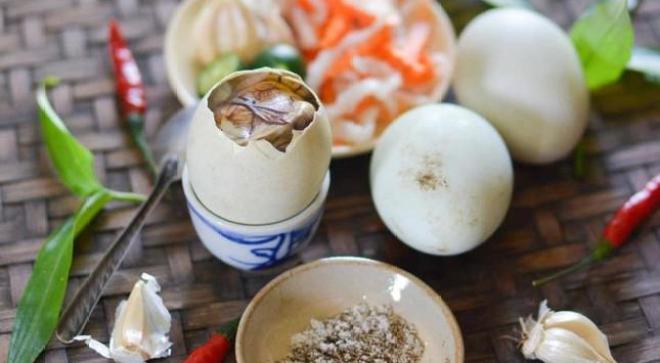 Ăn trứng vịt lộn phải tránh những đại kỵ này kẻo 