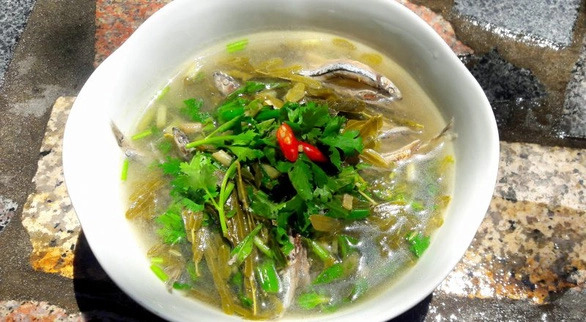 Cá chốt nấu lá me non, chua thanh và ngon thấm đẫm nơi đầu lưỡi