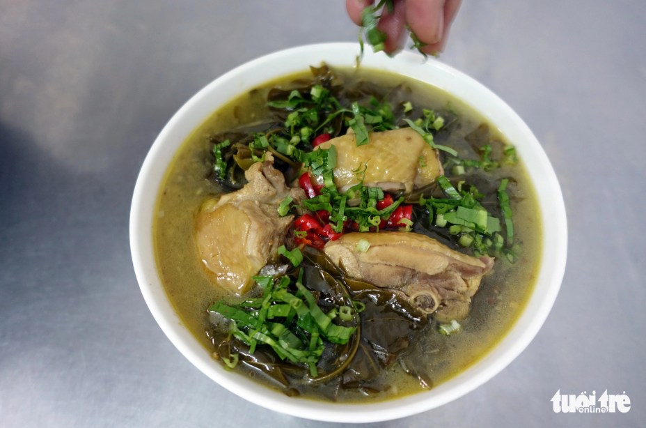 Nhớ nồi canh chua lá giang của ngoại