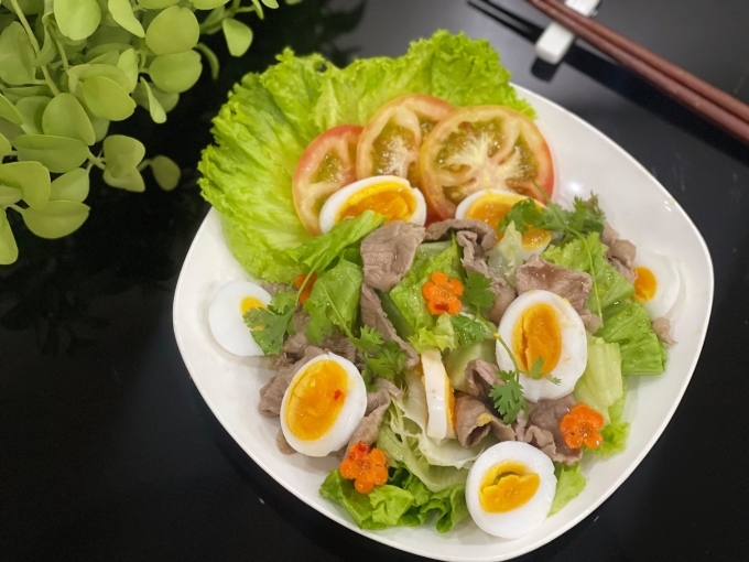 Salad thịt bò xà lách