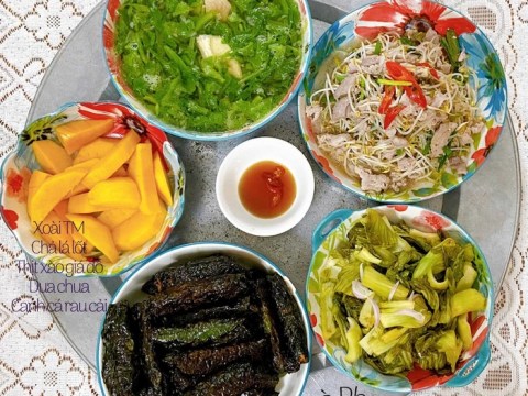 ua nuoc mieng truoc nhung mam com ngon mieng cho gia dinh 4 nguoi an cua me d 'Ứa nước miếng' trước những mâm cơm ngon miệng cho gia đình 4 người ăn của mẹ đảm 8X