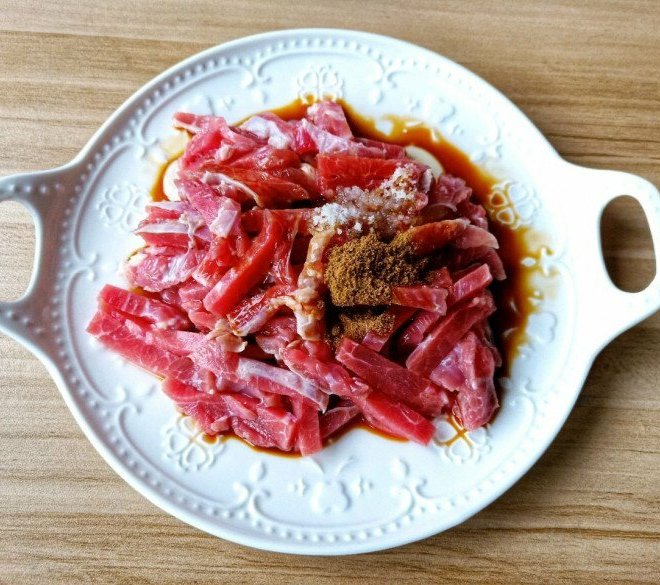 Bò xào cà rốt lại cho thêm thứ rau phơi khô này thơm nức mũi, 10 người ăn 11 người nói 