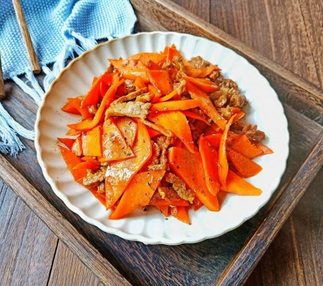 Bò xào cà rốt lại cho thêm thứ rau phơi khô này thơm nức mũi, 10 người ăn 11 người nói 