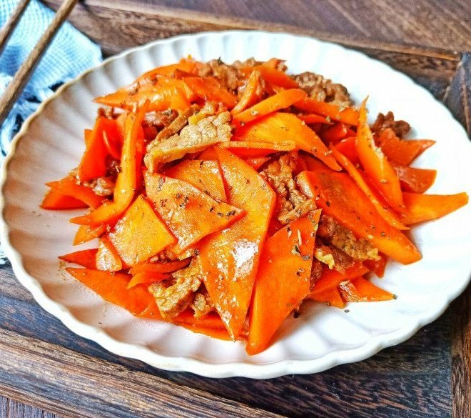 Bò xào cà rốt lại cho thêm thứ rau phơi khô này thơm nức mũi, 10 người ăn 11 người nói 
