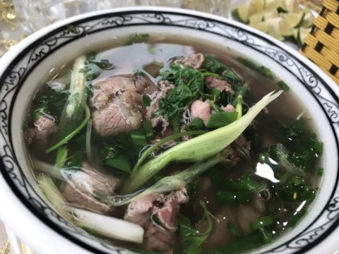 chung ta ai cung an pho nhung pho ha noi ngon va chuan vi phai an nhu the nao Chúng ta ai cũng ăn phở, nhưng phở Hà Nội ngon và chuẩn vị phải ăn như thế nào?