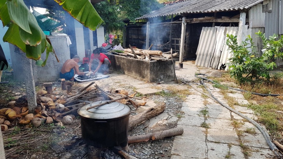 Lòng tôi có món thịt kho tàu bà Ba