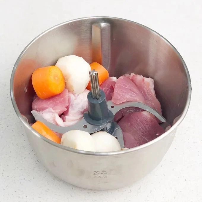 Váng đậu cuộn thịt hấp nóng hổi thơm nức cho bữa tối thêm ấm áp