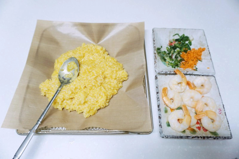 Dùng nồi chiên không dầu làm món cơm rang tôm trứng ngon xuất sắc