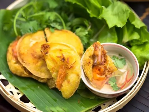 huong dan lam banh tom ho tay tai nha an la nghien Hướng dẫn làm bánh tôm Hồ Tây tại nhà, ăn là nghiền