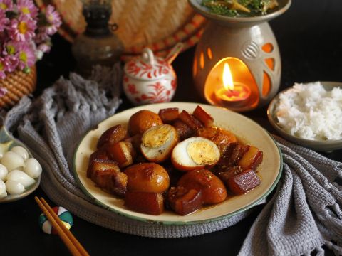 thit kho trung kieu bac hao com ngay mua Thịt kho trứng kiểu Bắc 'hao cơm' ngày mưa