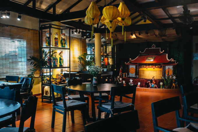 Thưởng thức món nem tai trộn thính ở Sài Gòn