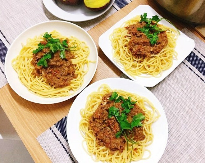 8X đảm đang khoe những bữa cơm giản dị, chồng khen ngợi hết lời