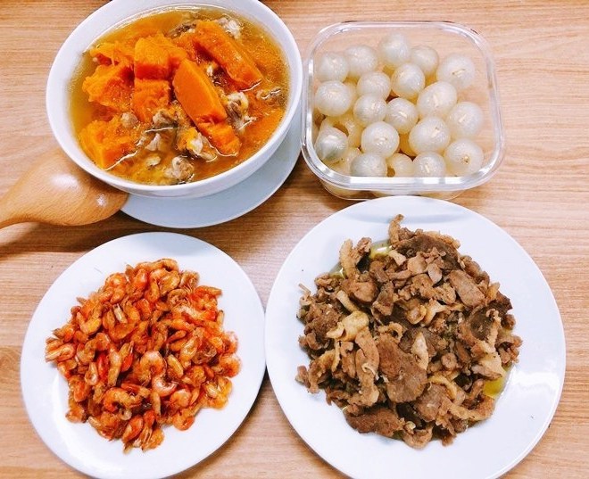 8X đảm đang khoe những bữa cơm giản dị, chồng khen ngợi hết lời