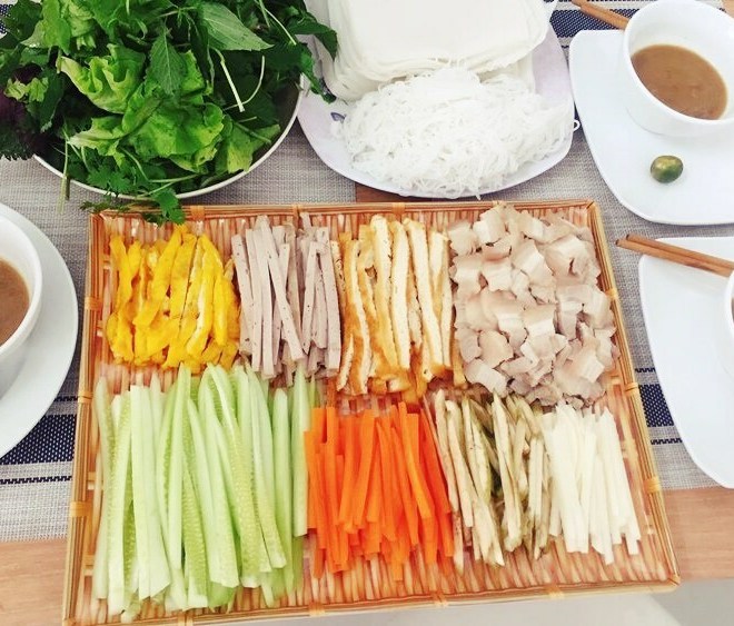 8X đảm đang khoe những bữa cơm giản dị, chồng khen ngợi hết lời