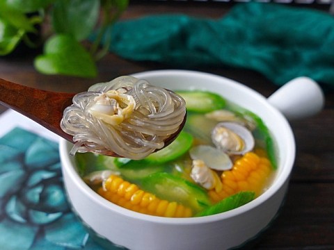 khong long ga canh mien nau kieu nay cuc ngon va thanh mat chuan com ngay he Không lòng gà, canh miến nấu kiểu này cực ngon và thanh mát, chuẩn cơm ngày hè