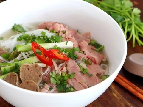 tu nau pho bo thom ngon chuan nhu vi nha hang theo 3 cach ca nha tam tac khen 1 Tự nấu phở bò thơm ngon 'chuẩn như vị nhà hàng' theo 3 cách, cả nhà tấm tắc khen