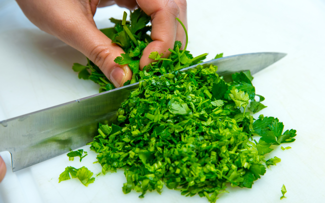 Detox thải độc da chỉ với 1 ly sinh tố màu xanh dễ làm
