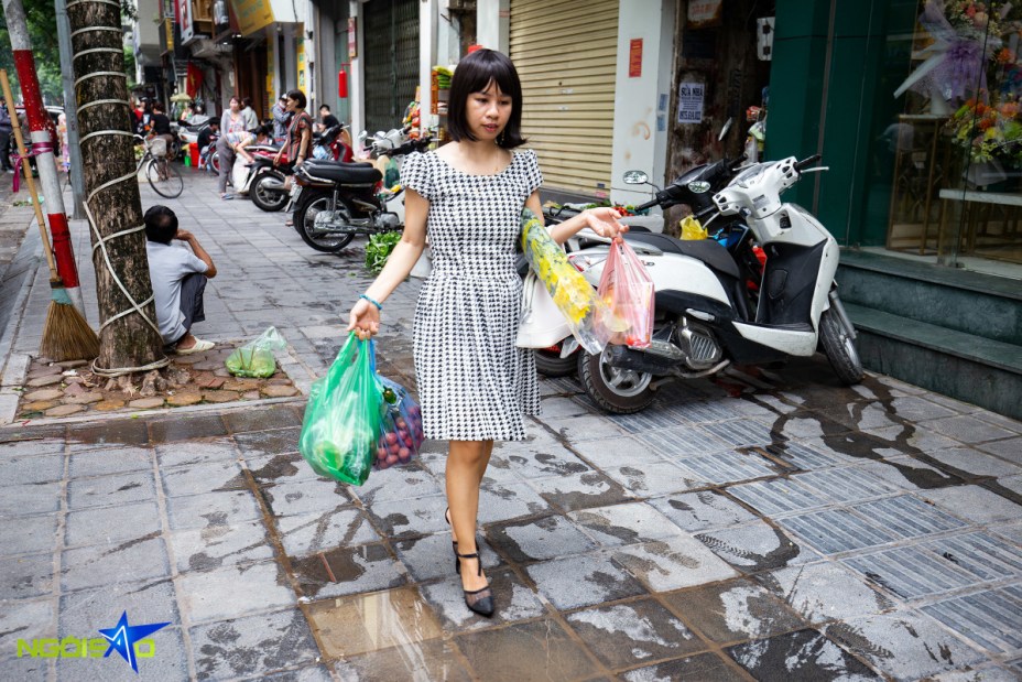 Người dân mua rượu nếp, bánh gio ngày Tết Đoan Ngọ