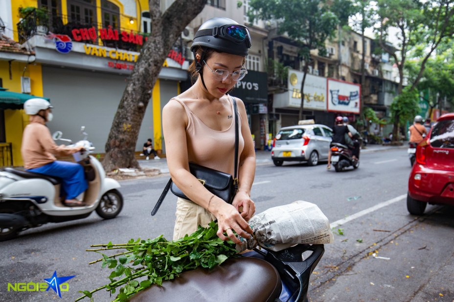 Người dân mua rượu nếp, bánh gio ngày Tết Đoan Ngọ