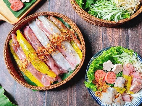 banh cuon day topping lam tu banh trang Bánh cuốn đầy topping làm từ bánh tráng