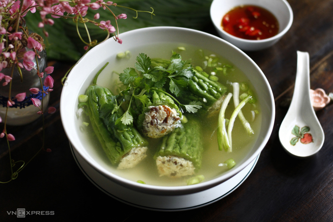 Canh mướp đắng hầm