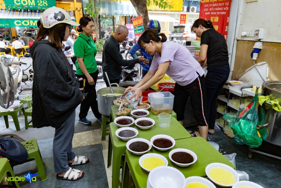 Quán cháo đậu cà được nhiều thực khách yêu thích ở Hà Nội