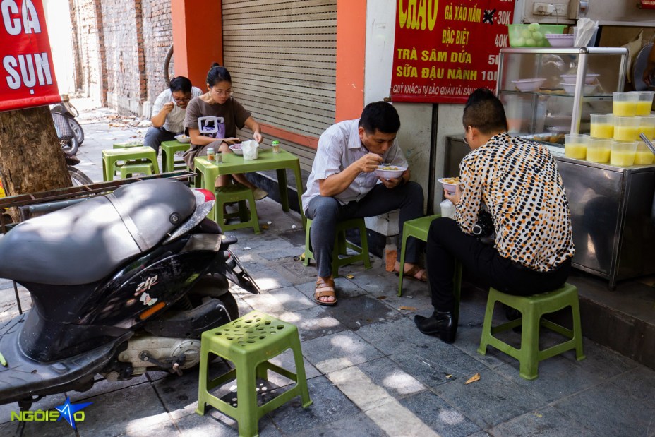 Quán cháo đậu cà được nhiều thực khách yêu thích ở Hà Nội