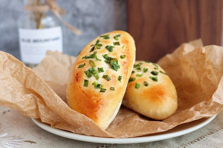 Bánh mì nướng mỡ hành làm cực dễ, ăn lại ngon miệng cho bữa sáng