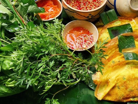 mat troi hoc gai dam do banh xeo nham nhi an cai nao cung gion tan hoa ra la nho th Mát trời học gái đảm đổ bánh xèo nhâm nhi, ăn cái nào cũng giòn tan hóa ra là nhờ thứ nước này