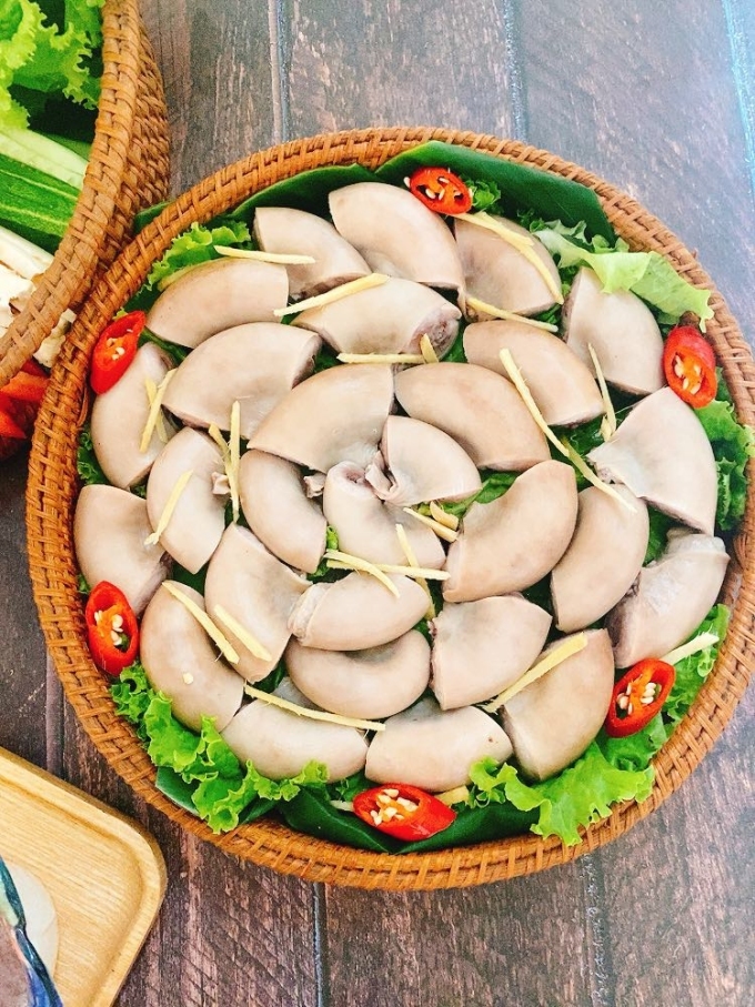 Dồi trường luộc lai rai cuối tuần