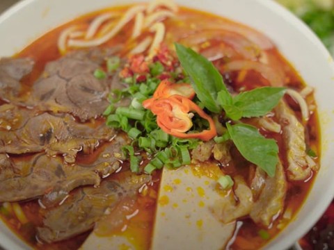 mon ngon moi ngay cach nau bun bo hue ngon chuan vi Món ngon mỗi ngày: Cách nấu bún bò Huế ngon chuẩn vị