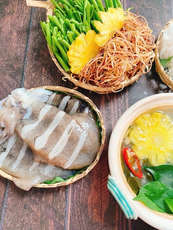 Mực nhúng lá giang ngon tuyệt