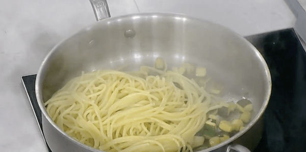 Thử làm ngay món spaghetti tôm sốt chanh cực thơm ngon chiêu đãi cả nhà